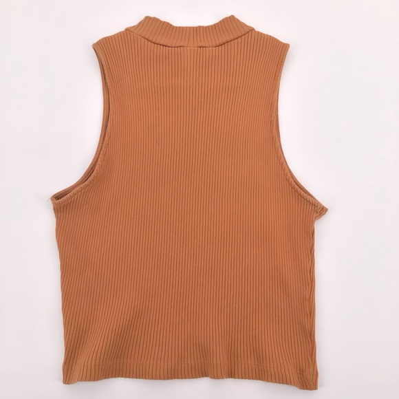 Uniqlo Ribbed Sleeveless Crop Top Size Medium - Picture 11 of 11